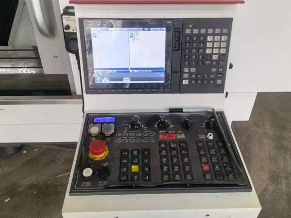 虹光伟业VMC-2500三菱M80系统三轴线轨行程2550550550.
