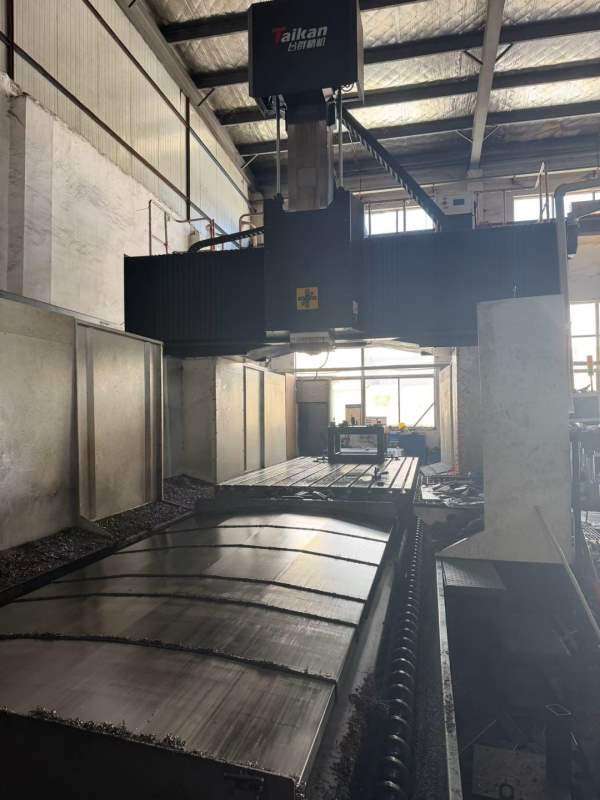 台群4030龙门加工中心，工作台2米4米，门宽3米，门高1.