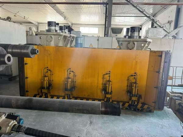 出售630吨四点压力机，工作台行程300mm，装模高度870m.