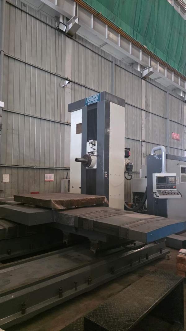 台湾远东110R 3数控镗铣床．全闭环3轴带光栅尺，工作.