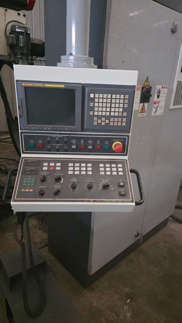台湾远东110R 3数控镗铣床．全闭环3轴带光栅尺，工作.