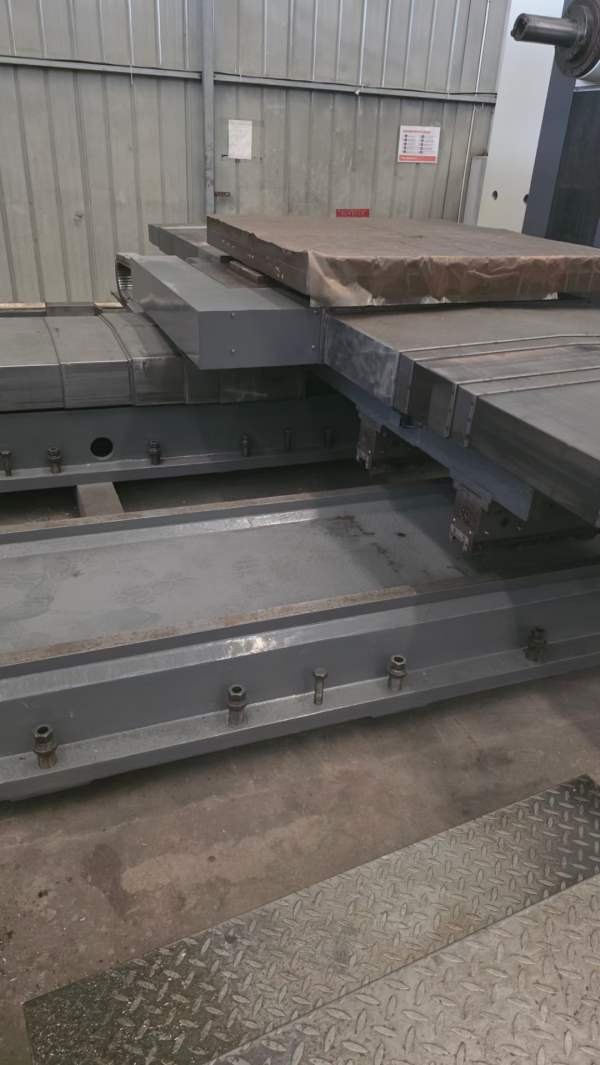 台湾远东110R 3数控镗铣床．全闭环3轴带光栅尺，工作.