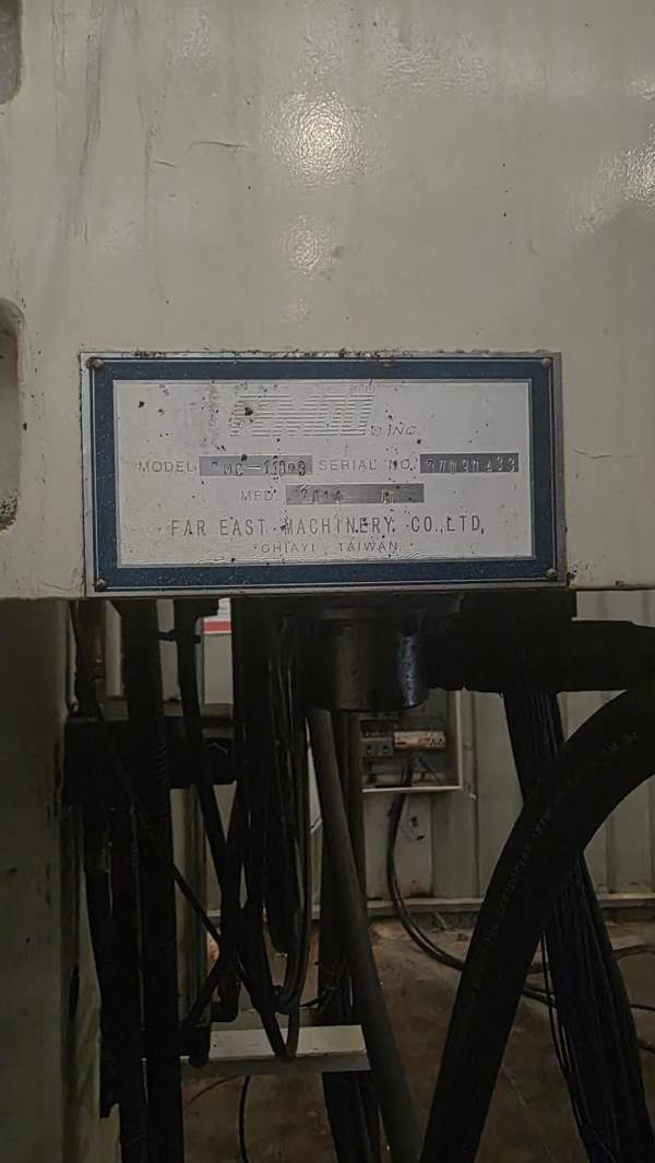 台湾远东110R 3数控镗铣床．全闭环3轴带光栅尺，工作.