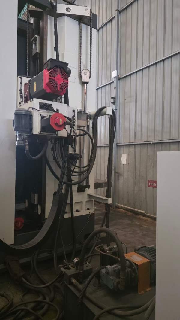 台湾远东110R 3数控镗铣床．全闭环3轴带光栅尺，工作.