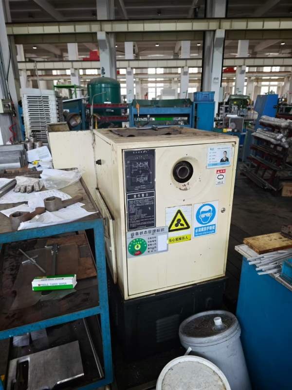 使用中大连CDE6150A1米车床，只需8800元，无锡工厂提.