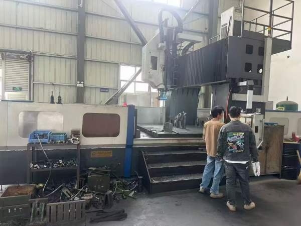 台正床身湖北江山华科3027发那科MD系统BT50刀柄齿轮传.