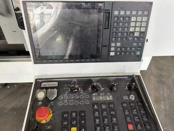 虹光伟业VMC-2500，同款两台三菱M80系统三轴线轨行程2.