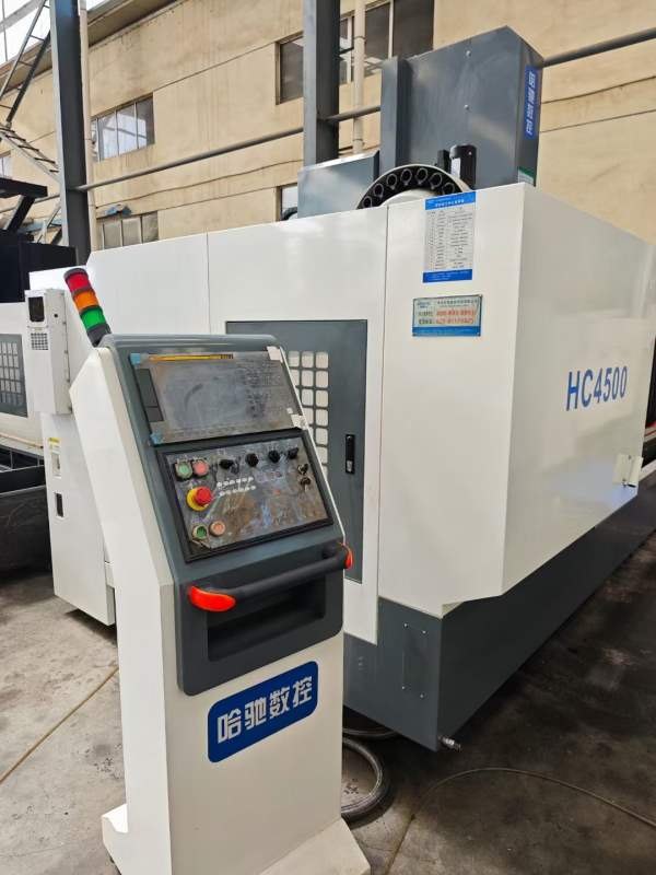 出售哈驰4500型材加工中心，重型机，BT50主轴，工作台.