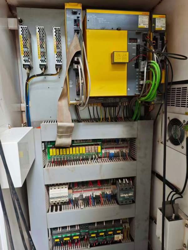 出售哈驰4500型材加工中心，重型机，BT50主轴，工作台.