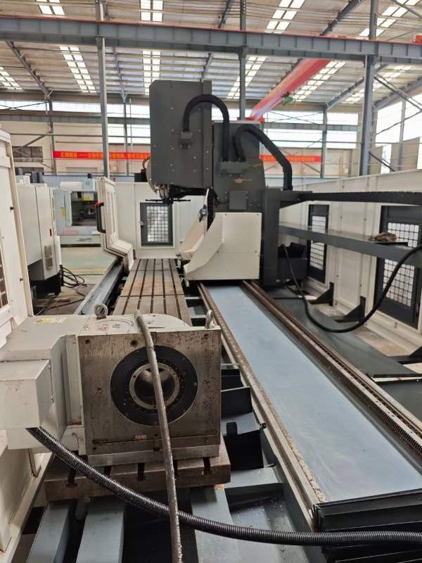 出售哈驰4500型材加工中心，重型机，BT50主轴，工作台.