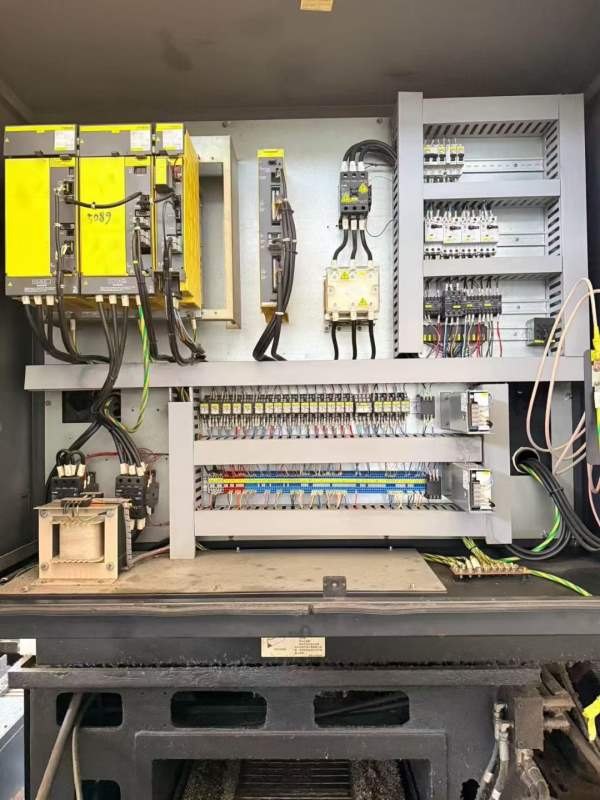 斗山PUMAV835数控立车发那科系统八工位刀塔720工作台x.