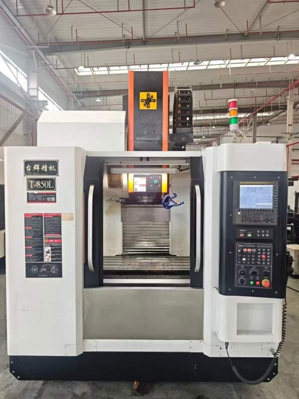 新到一台台群T-850L加工中心，两线一硬导轨，发那科MF.