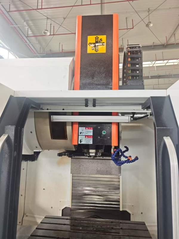 新到一台台群T-850L加工中心，两线一硬导轨，发那科MF.