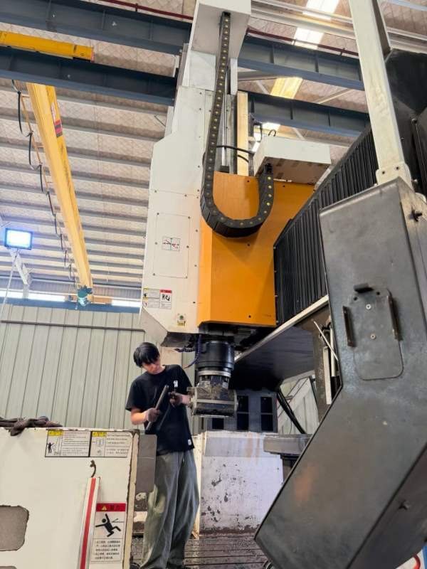 常熟工厂买下准新台功6032龙门加工中心发那科MFPLUS系.