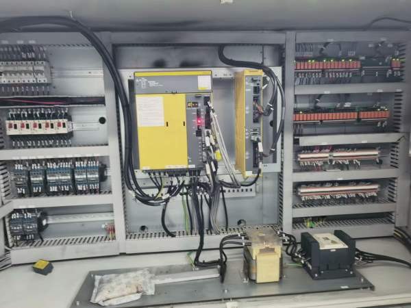 新到一台安装少用宁波海天GLU13X21PLUS（2015）数控龙.
