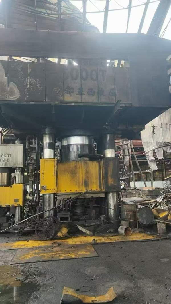 成都正西5000吨，锻造液压机，新机560万，现价便宜，.