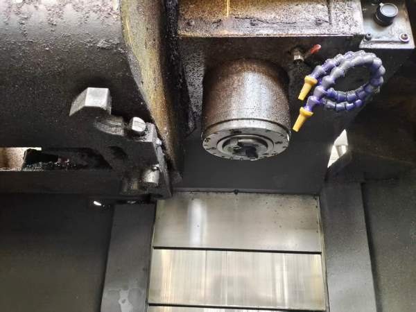 上海工厂在位批发处理韩国起亚vx500立加1台bt40主轴，.