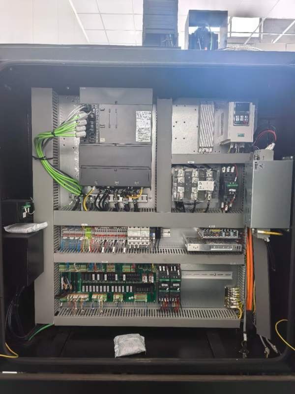 台群T-V856S立式加工中心系统：三菱M80主轴:BT40直连1.