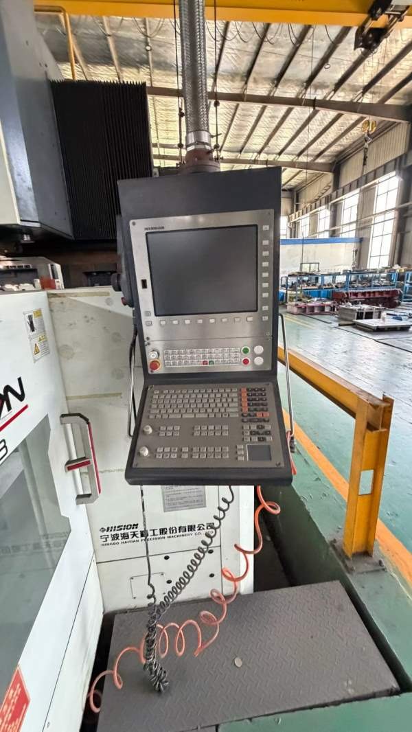 新定海天5028高速龙门加工中心，工作台，门宽2790，三.