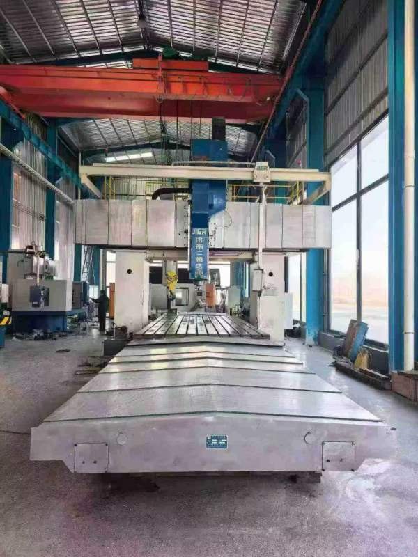 济南二机床XK2425A60数控镗铣床，工作台25006000，门.