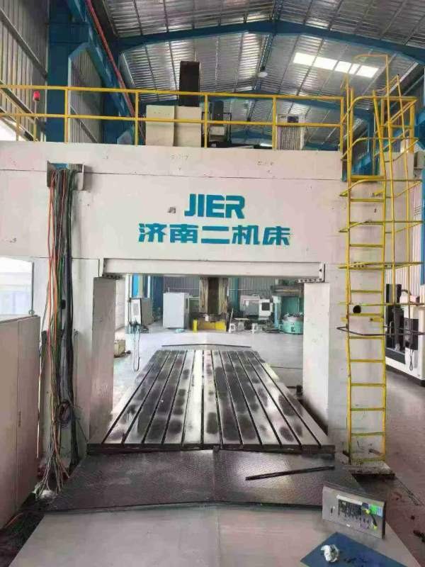 济南二机床XK2425A60数控镗铣床，工作台25006000，门.