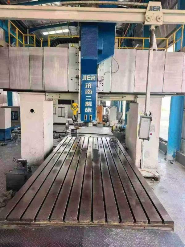 济南二机床XK2425A60数控镗铣床，工作台25006000，门.