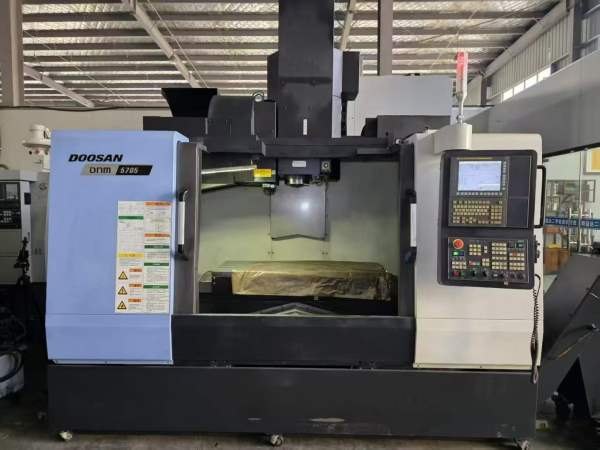 斗山DNM5705加工中心，BBT40主轴8000转，带中心出水，.