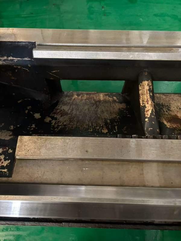 丹东华骏CFW61125B普通车床加工规格：回转直径1250mm.