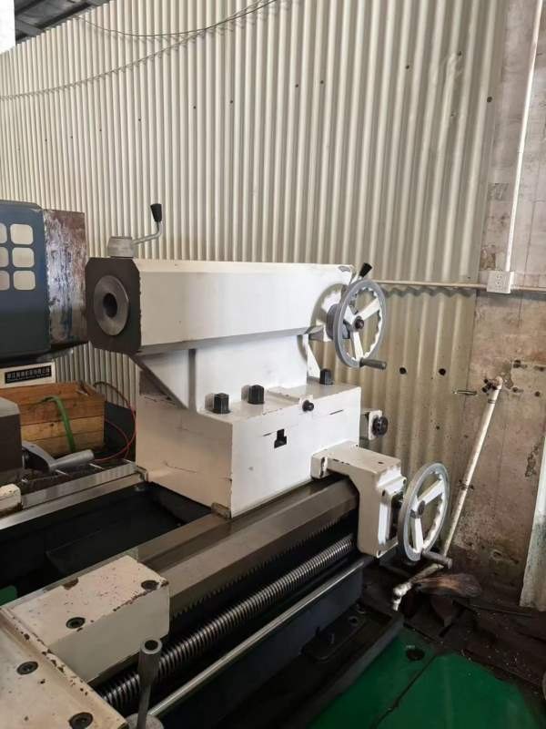 丹东华骏CFW61125B普通车床加工规格：回转直径1250mm.