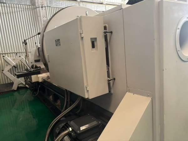 丹东华骏CFW61125B普通车床加工规格：回转直径1250mm.