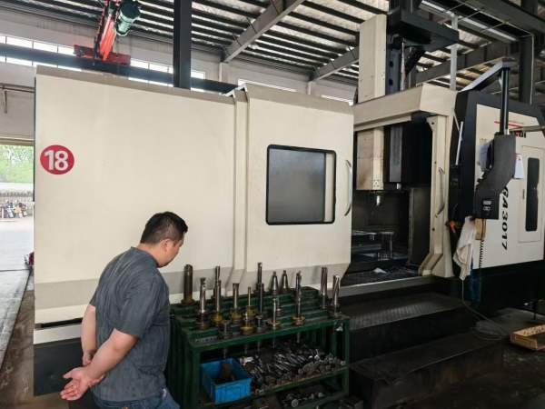 买下乔地龙门3017在位出工作台门宽1.7米三轴行程30001.