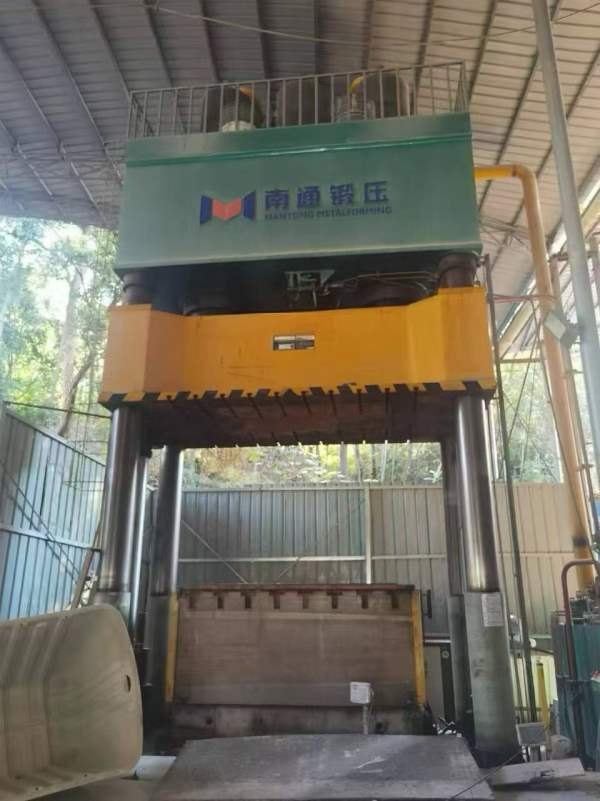 2000吨四注液压机，南通锻压产2020年，行程2.8米，大.