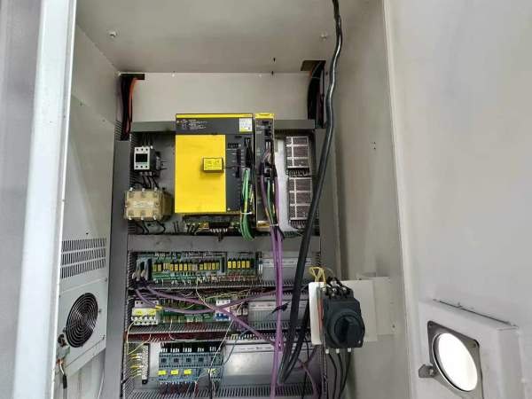 睿昱数控RY1160立式加工中心，同款两台发那科0iMFPlus.
