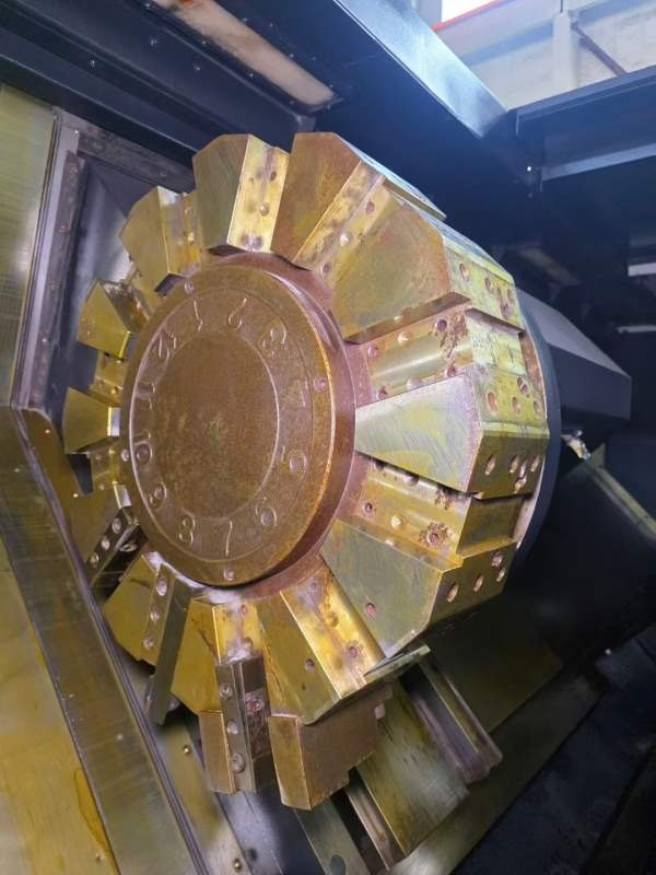 斗山PUMA600数控车床，配32寸液压卡盘，加工长度3米。