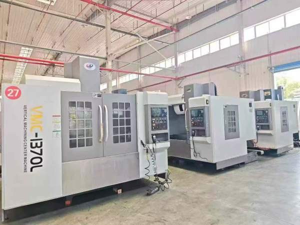 同款三台，虹光伟业1160加工中心三菱M80系统，BT40主.