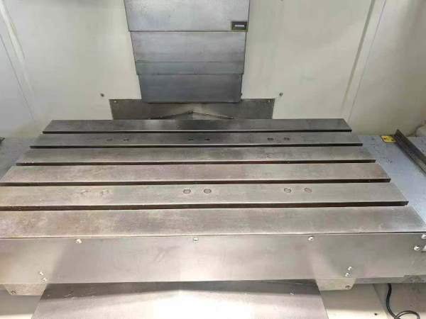 同款三台，虹光伟业1160加工中心三菱M80系统，BT40主.