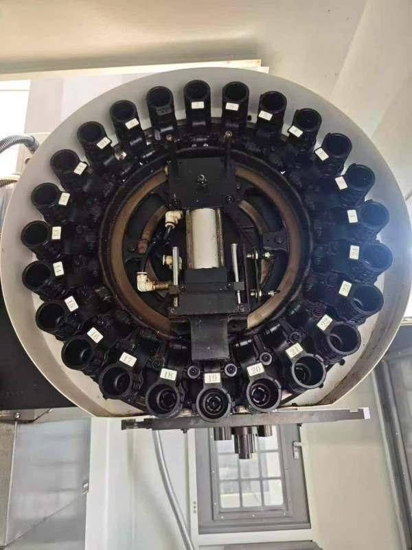 同款三台，虹光伟业1160加工中心三菱M80系统，BT40主.