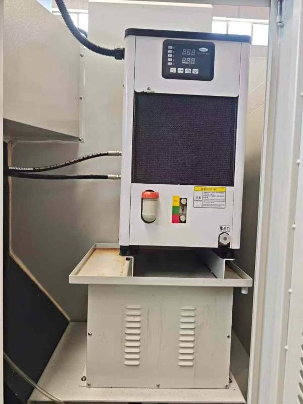 同款三台，虹光伟业1160加工中心三菱M80系统，BT40主.