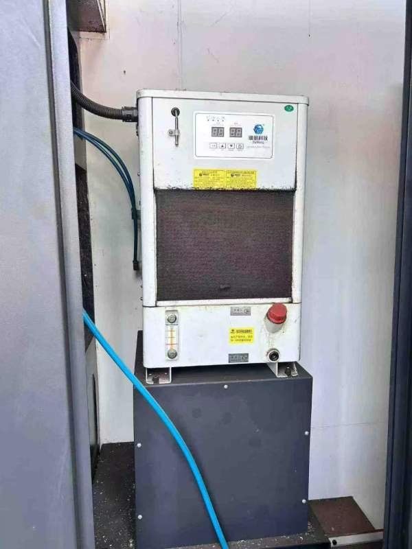 润地1380立加一台、BT40主轴、两线一硬、三菱M80系统.