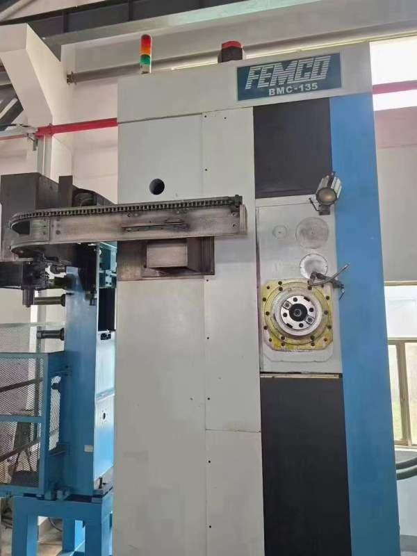 远东130数控镗，千分之一度，带刀库。远东110R3数控镗.