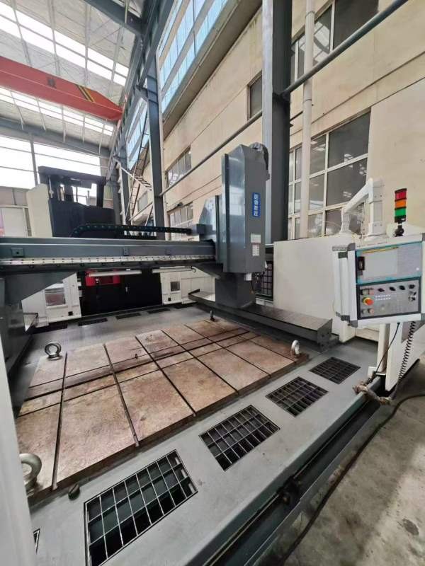 哈驰型材机两台4500一台，2518一台