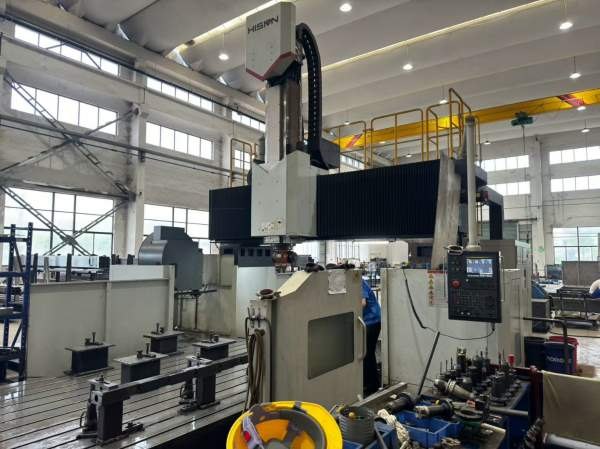 新定海天4033龙门，工作台2.5米4米，门宽3.3米，门高1.