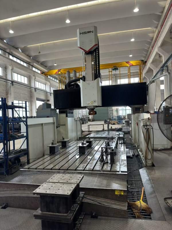 新定海天4033龙门，工作台2.5米4米，门宽3.3米，门高1.