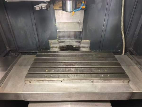 云南中台数控VMC-850L加工中心两线一硬轨道行程800-50.