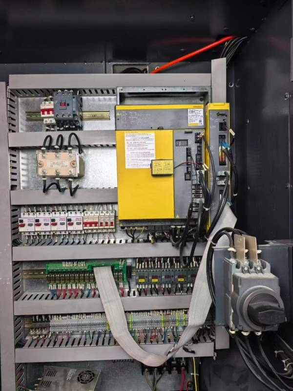 云南中台数控VMC-850L加工中心两线一硬轨道行程800-50.
