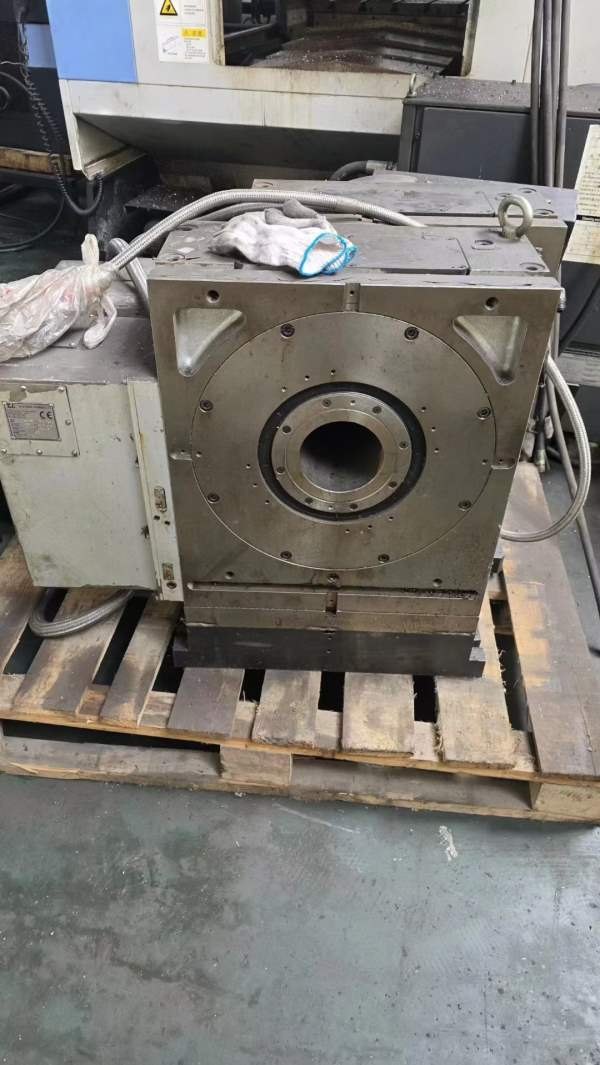 韩国斗山DNM655/50 ，2台三线滚柱，主轴BT50，转速800.