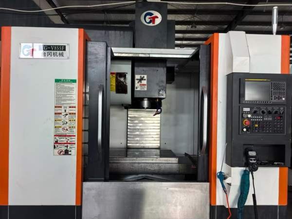刚到一台苏州精科台岗855安装少用，台湾数格主轴10000.