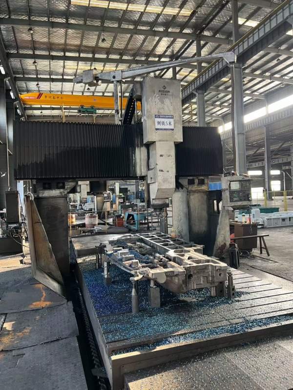 重型海天4228龙门加工中心，工作台2.5米4米，门宽2.7.