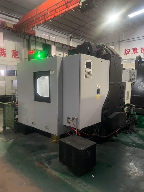 广东工厂买下台湾崴立1165加工中心（BT50齿轮头）带刀.