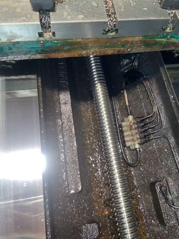 广东工厂买下台湾崴立1165加工中心（BT50齿轮头）带刀.